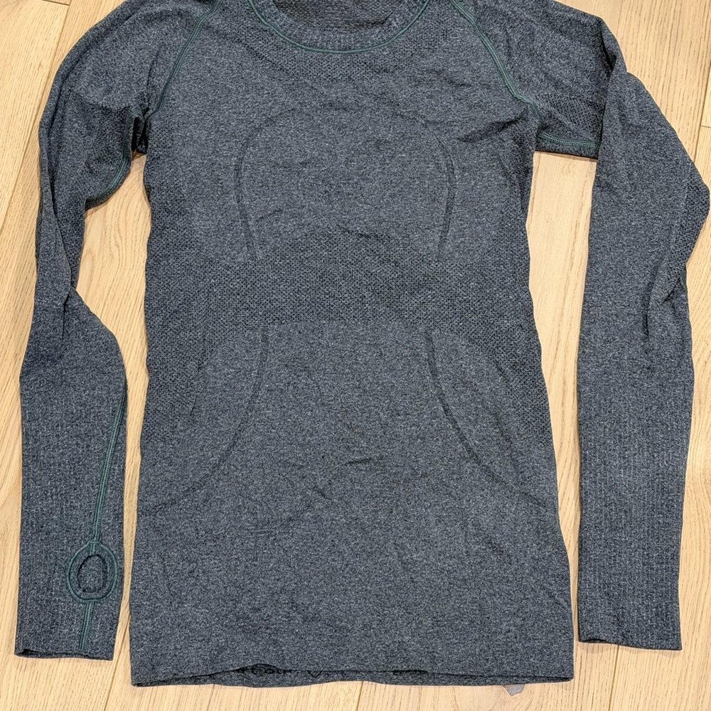 Women's Lululemon Charcoal Long Sleeve Top